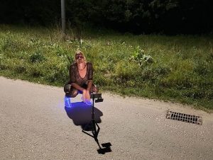 Miley-Weasel Porno Video: Er folgt mir !! Krasser gehts nicht!! Fremder Trucker fi**t mich mitten auf der Strasse !!