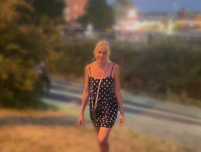 Miley-Weasel Porno Video: fi**date auf der Partymeile !! Hier knallt nicht nur....