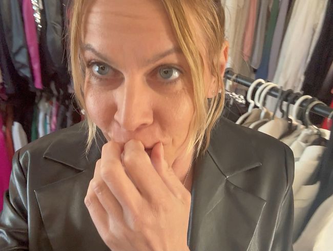 Miley-Weasel Porno Video: fu*k !! Verkäufer ewirscht mich im Laden mit dil*o im ars** !!