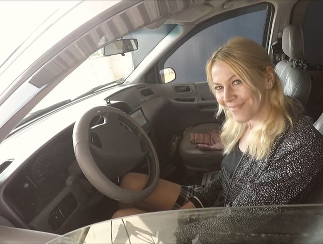 Miley-Weasel Porno Video: Geiler ars**fi** für den Typen aus der Waschstrasse !!