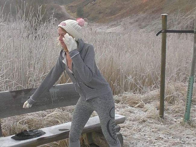 Miley-Weasel Porno Video: Geiler Schneehase tief in den ars** gefi**t !!