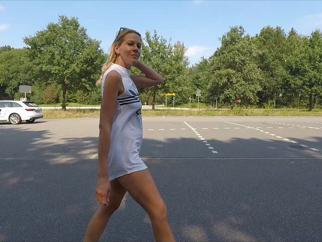 Miley-Weasel Porno Video: Spontan in den ars** gefi**t..mitten an der Strasse !!