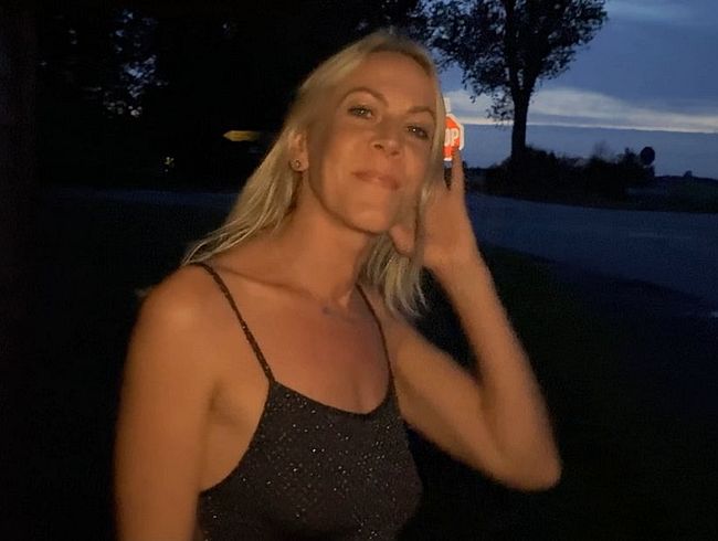 Miley-Weasel Porno Video: WTF!?! Geile Schlampe lässt sich einfach an der Bushaltestelle fi**en !!