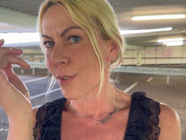 Miley-Weasel Porno Video: WTF !? Spanner fi**t meinen ars** im Parkhaus!!
